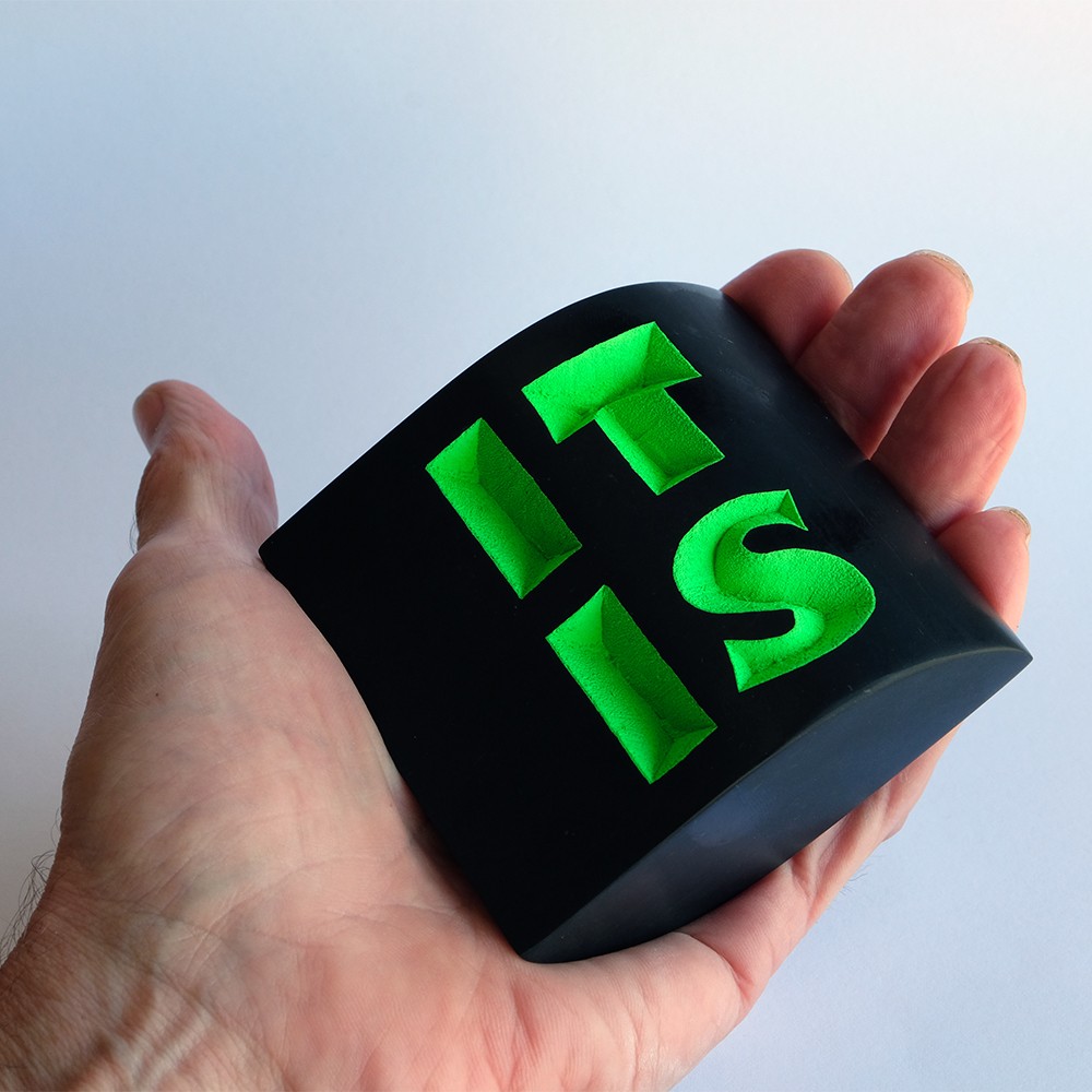 Deylius penning Factchecking in de hand klein